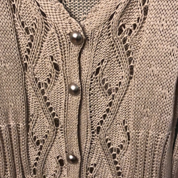 🌺Beautiful Cream Sweater🌺 - Picture 3 of 8